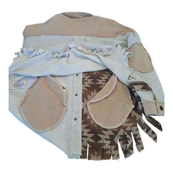 Miss Me Women's Taupe Aztec Button Front Mixed Shacket Small Never Worn - Picture 12 of 16